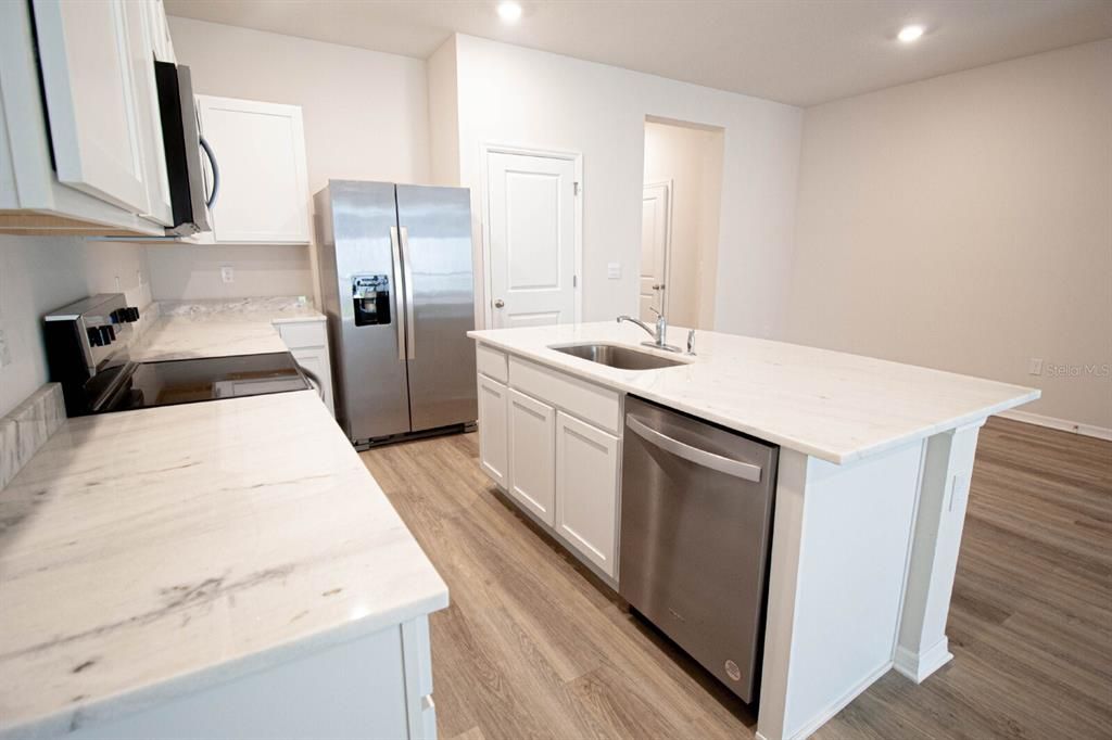 For Rent: $2,395 (3 beds, 2 baths, 1674 Square Feet)
