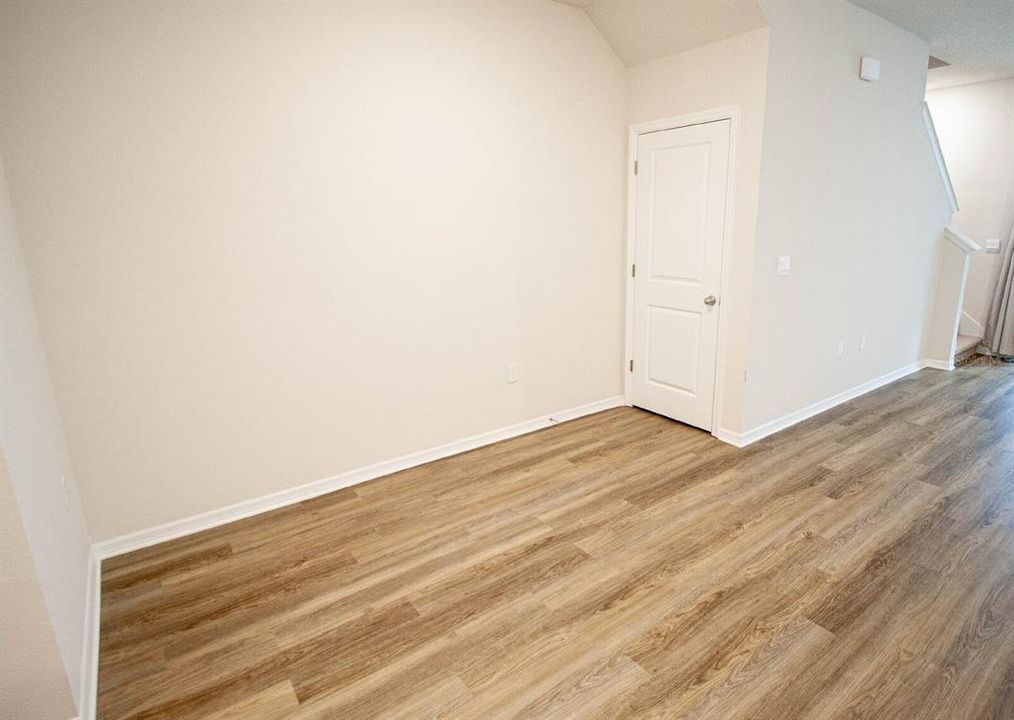 For Rent: $2,395 (3 beds, 2 baths, 1674 Square Feet)