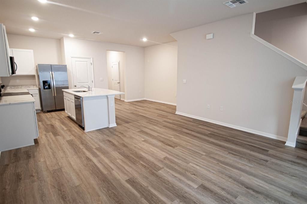 For Rent: $2,395 (3 beds, 2 baths, 1674 Square Feet)