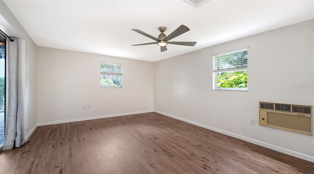 For Sale: $399,900 (2 beds, 2 baths, 1206 Square Feet)