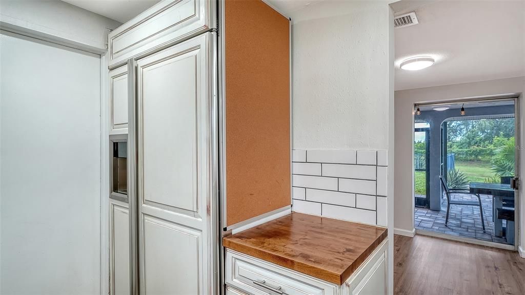 For Sale: $399,900 (2 beds, 2 baths, 1206 Square Feet)