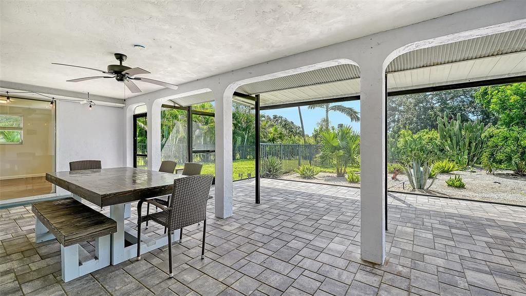For Sale: $399,900 (2 beds, 2 baths, 1206 Square Feet)