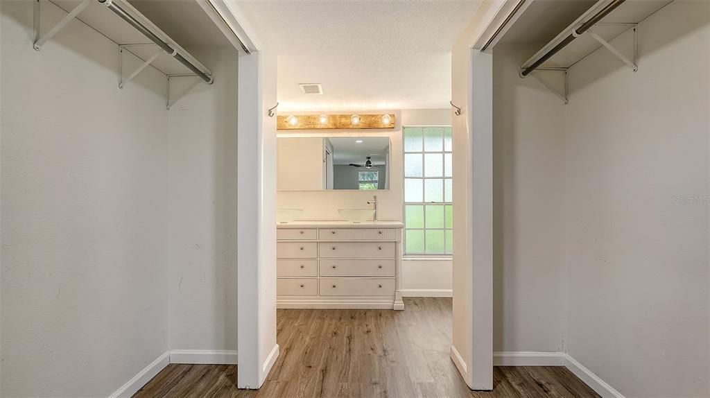 For Sale: $399,900 (2 beds, 2 baths, 1206 Square Feet)