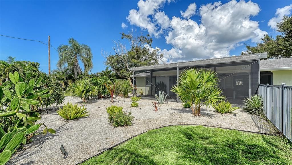 For Sale: $399,900 (2 beds, 2 baths, 1206 Square Feet)