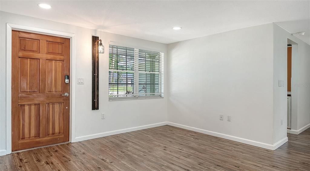 For Sale: $399,900 (2 beds, 2 baths, 1206 Square Feet)