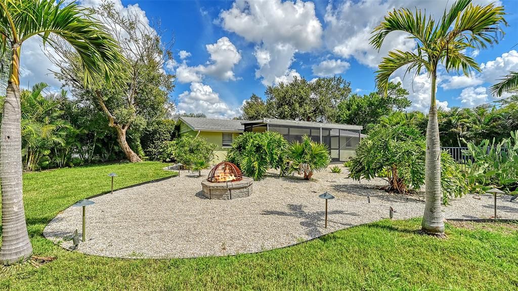 For Sale: $399,900 (2 beds, 2 baths, 1206 Square Feet)