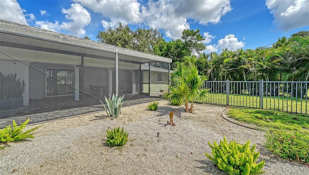 For Sale: $399,900 (2 beds, 2 baths, 1206 Square Feet)