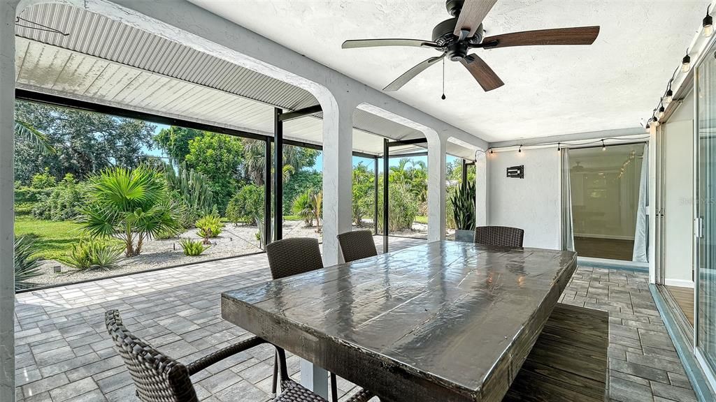 For Sale: $399,900 (2 beds, 2 baths, 1206 Square Feet)