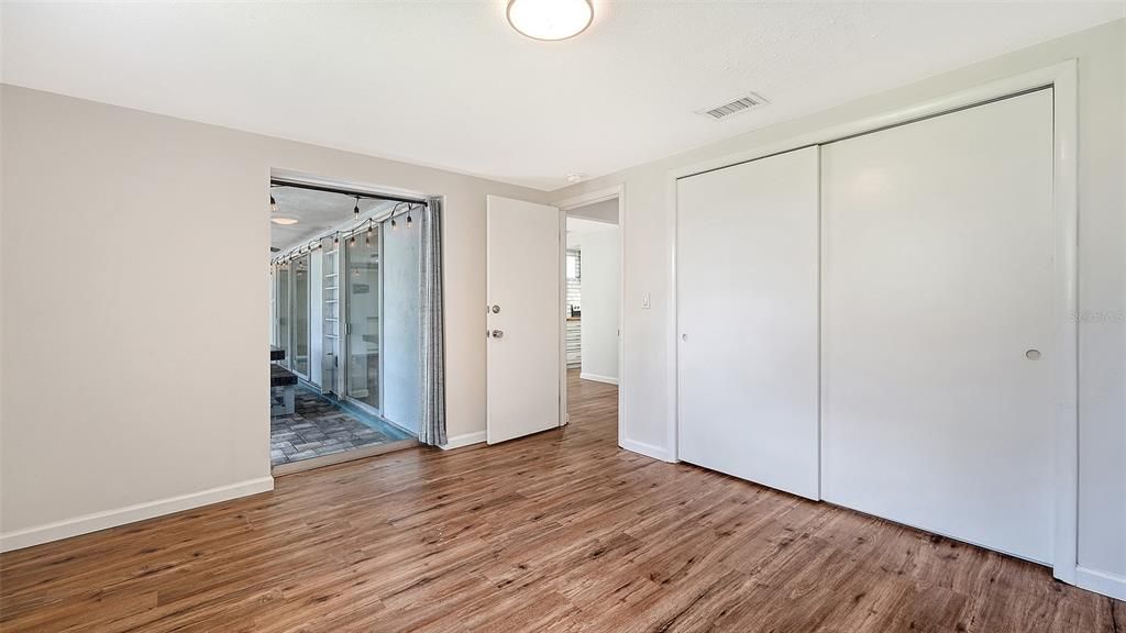 For Sale: $399,900 (2 beds, 2 baths, 1206 Square Feet)