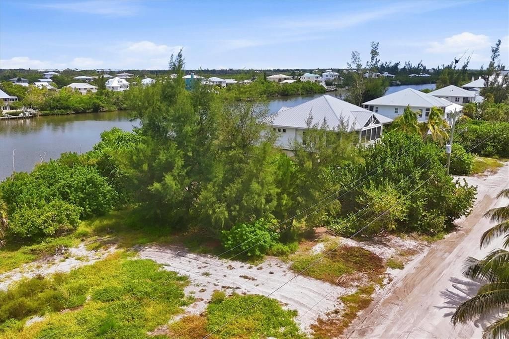 待售: $314,900 (0.25 acres)
