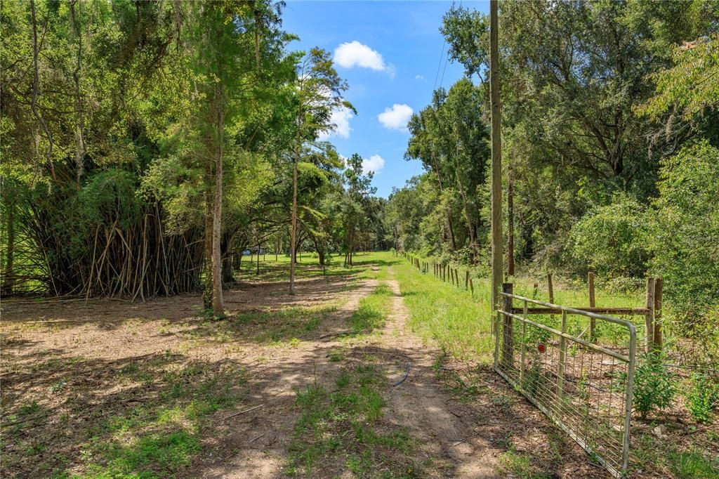 En Venta: $449,900 (10.16 acres)