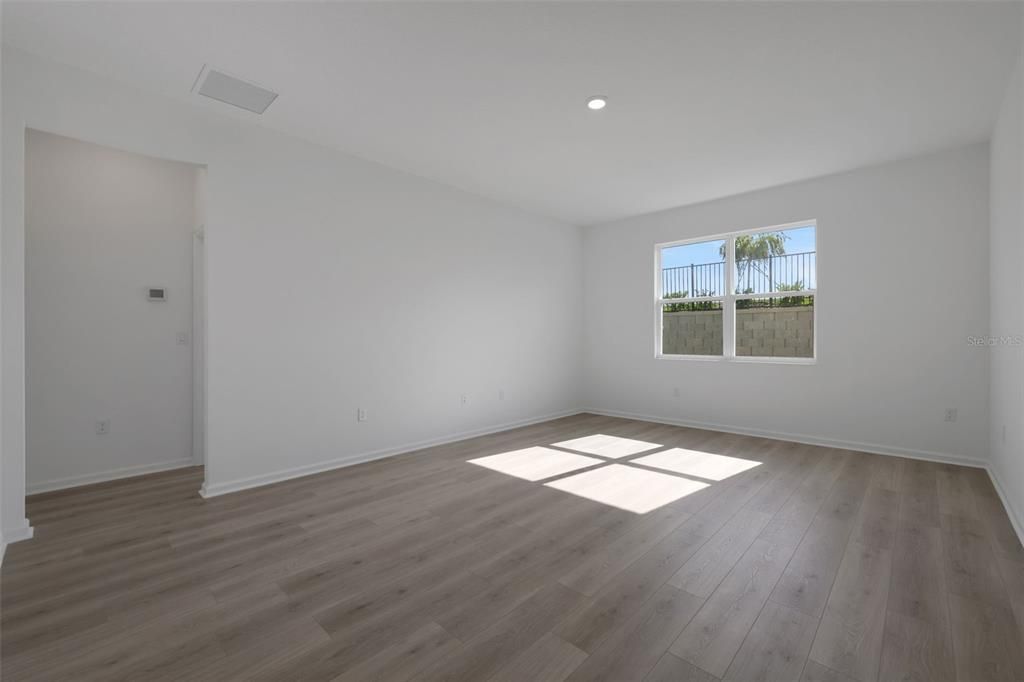 En Venta: $364,990 (4 camas, 2 baños, 1938 Pies cuadrados)
