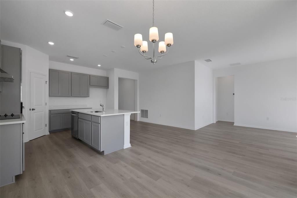 En Venta: $364,990 (4 camas, 2 baños, 1938 Pies cuadrados)
