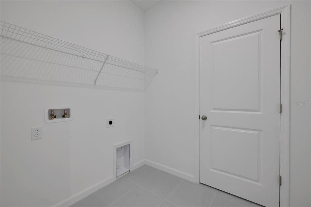 En Venta: $364,990 (4 camas, 2 baños, 1938 Pies cuadrados)