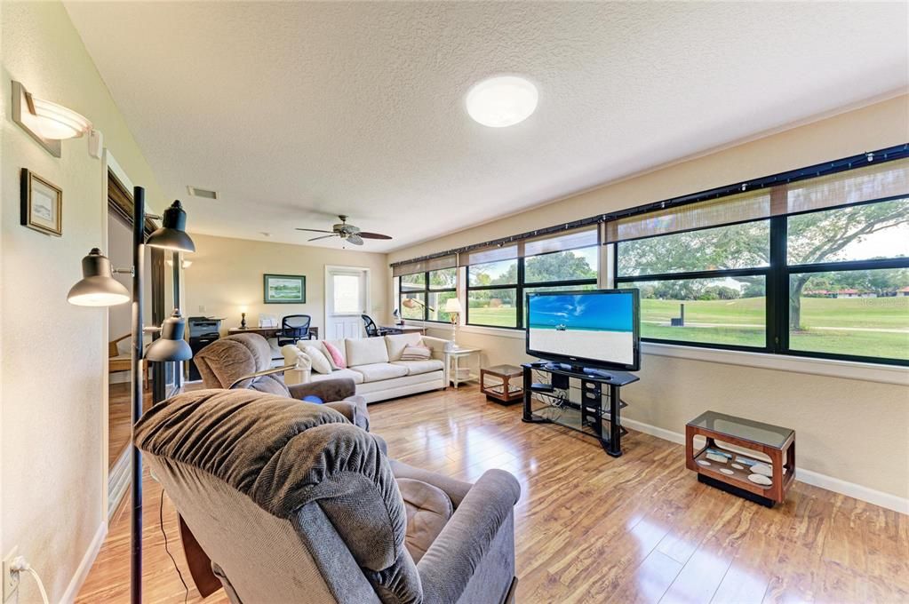 Activo con contrato: $399,000 (3 camas, 2 baños, 2243 Pies cuadrados)