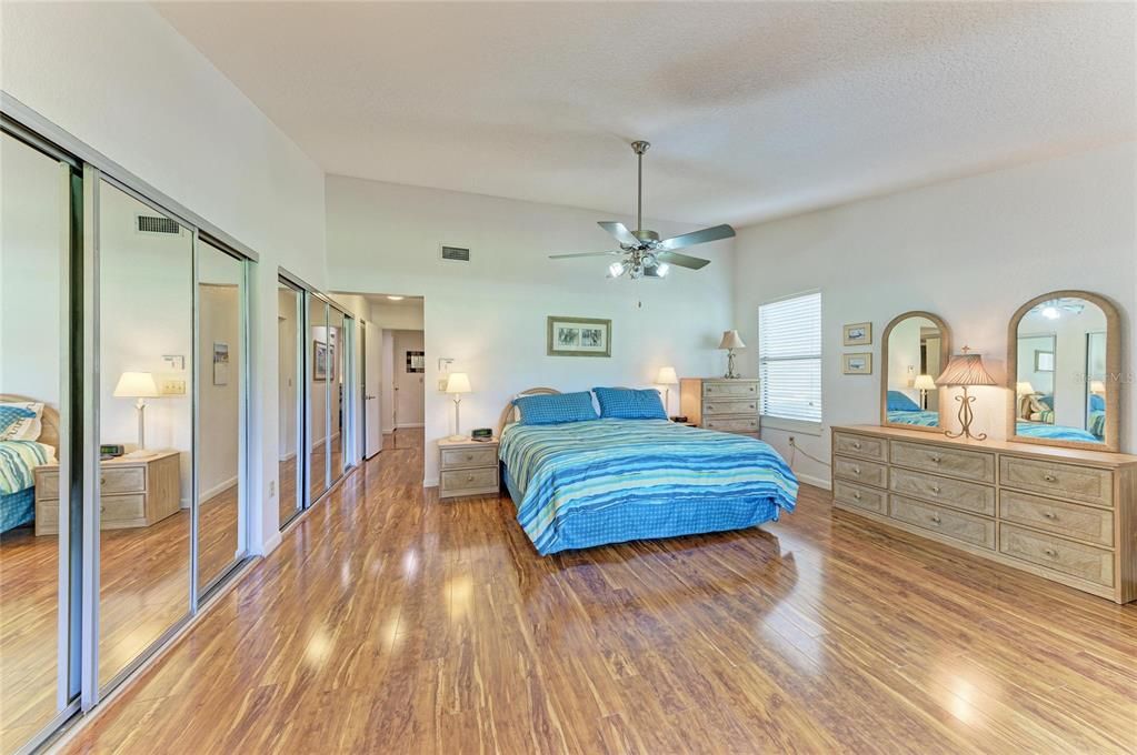 Activo con contrato: $399,000 (3 camas, 2 baños, 2243 Pies cuadrados)