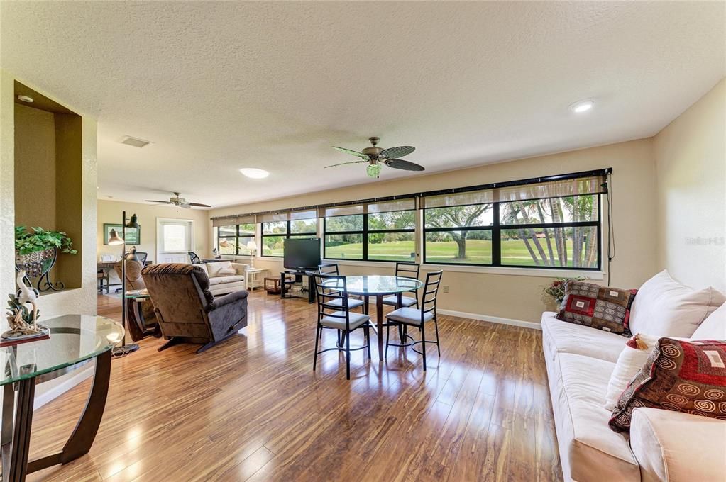 Activo con contrato: $399,000 (3 camas, 2 baños, 2243 Pies cuadrados)