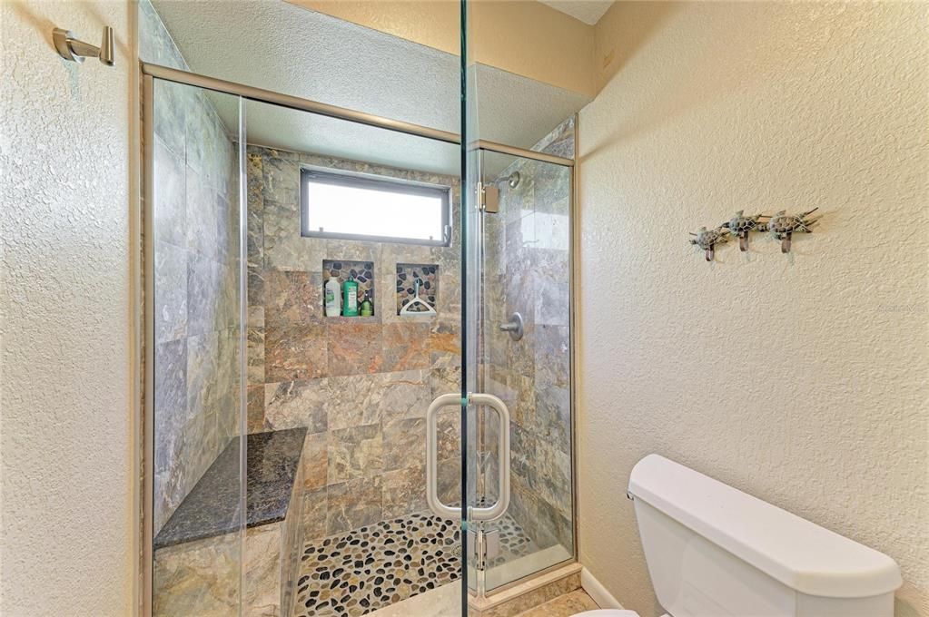 Activo con contrato: $399,000 (3 camas, 2 baños, 2243 Pies cuadrados)