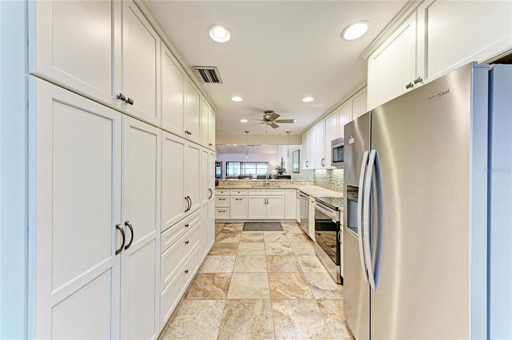Activo con contrato: $399,000 (3 camas, 2 baños, 2243 Pies cuadrados)