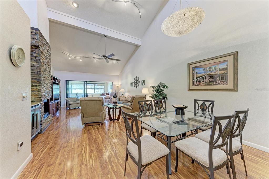 Activo con contrato: $399,000 (3 camas, 2 baños, 2243 Pies cuadrados)