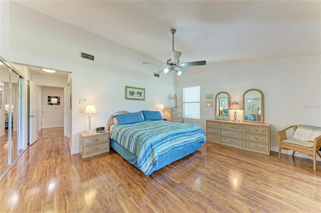 Activo con contrato: $399,000 (3 camas, 2 baños, 2243 Pies cuadrados)