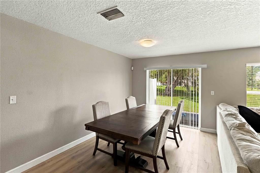 En Venta: $200,000 (2 camas, 2 baños, 1386 Pies cuadrados)