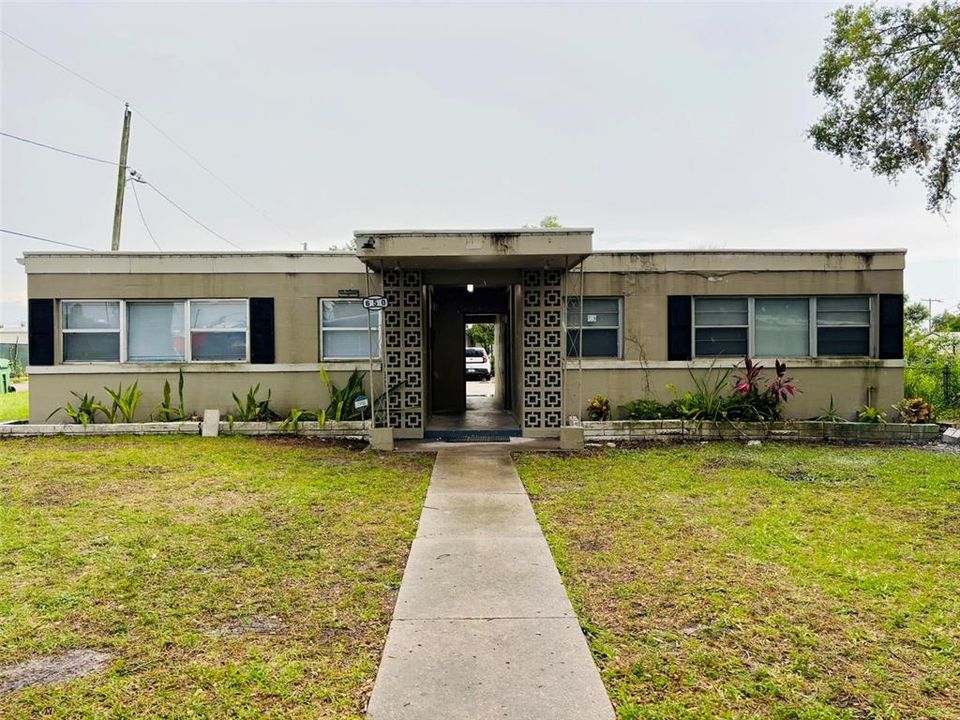 For Rent: $1,200 (1 beds, 1 baths, 672 Square Feet)