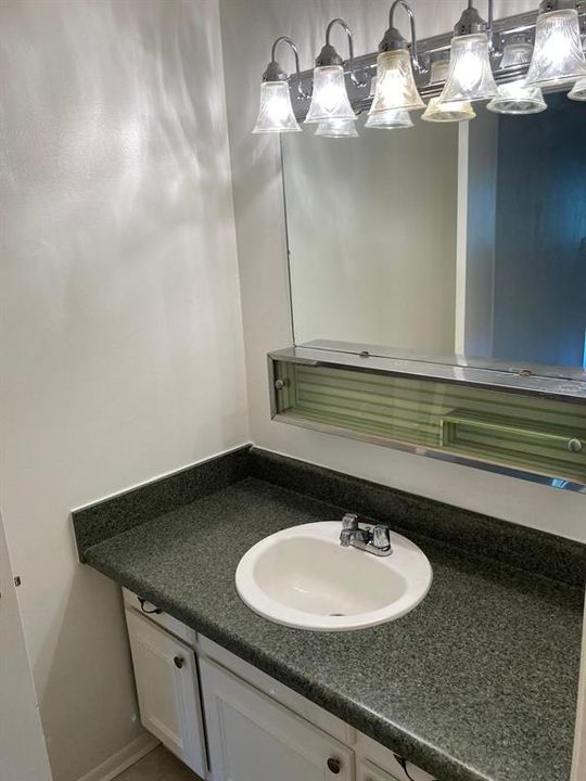 For Rent: $1,200 (1 beds, 1 baths, 785 Square Feet)