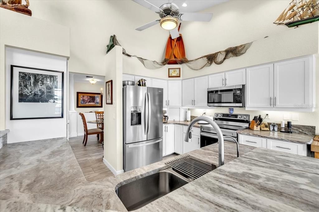 Activo con contrato: $689,900 (3 camas, 2 baños, 2224 Pies cuadrados)