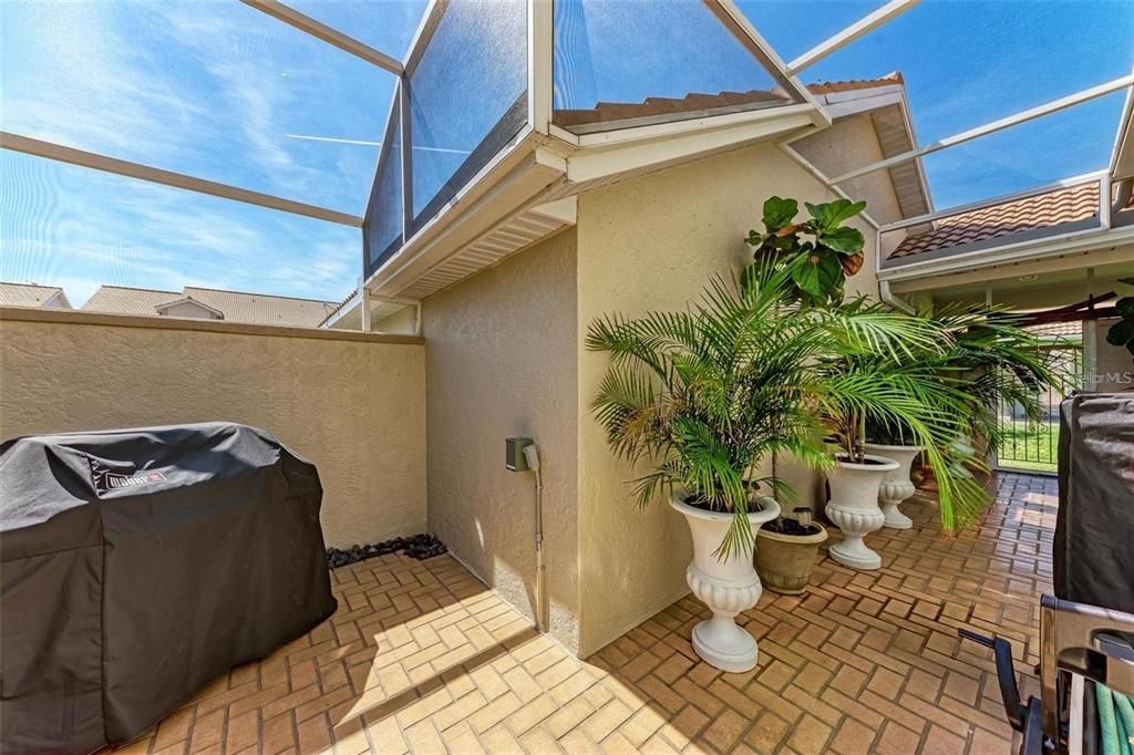 Activo con contrato: $689,900 (3 camas, 2 baños, 2224 Pies cuadrados)