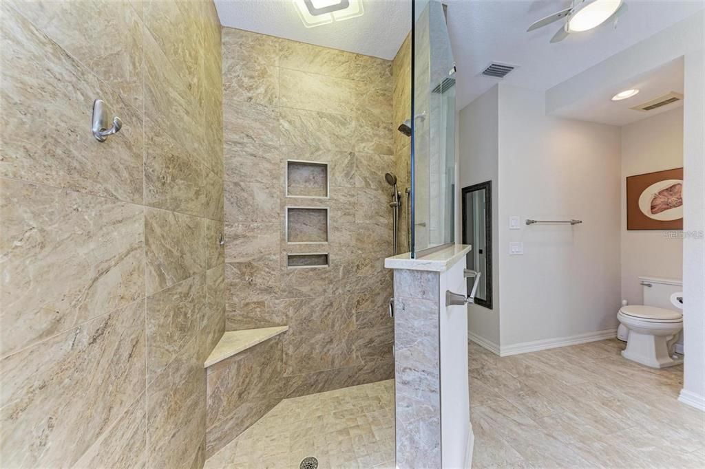Activo con contrato: $689,900 (3 camas, 2 baños, 2224 Pies cuadrados)