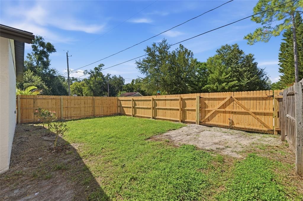 На продажу: $299,000 (4 спален, 2 ванн, 1320 Квадратных фут)