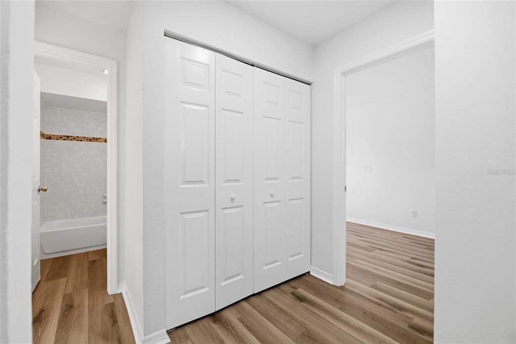 На продажу: $299,000 (4 спален, 2 ванн, 1320 Квадратных фут)