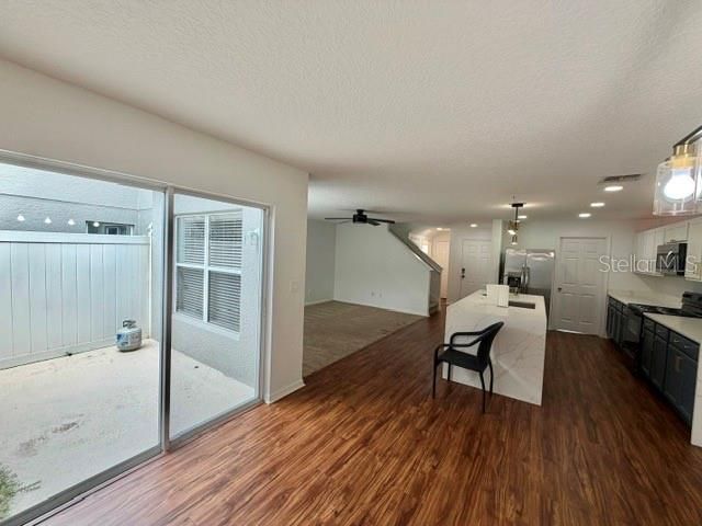 For Rent: $2,350 (2 beds, 2 baths, 1804 Square Feet)