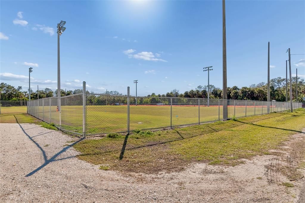 En Venta: $765,000 (4 camas, 3 baños, 2668 Pies cuadrados)