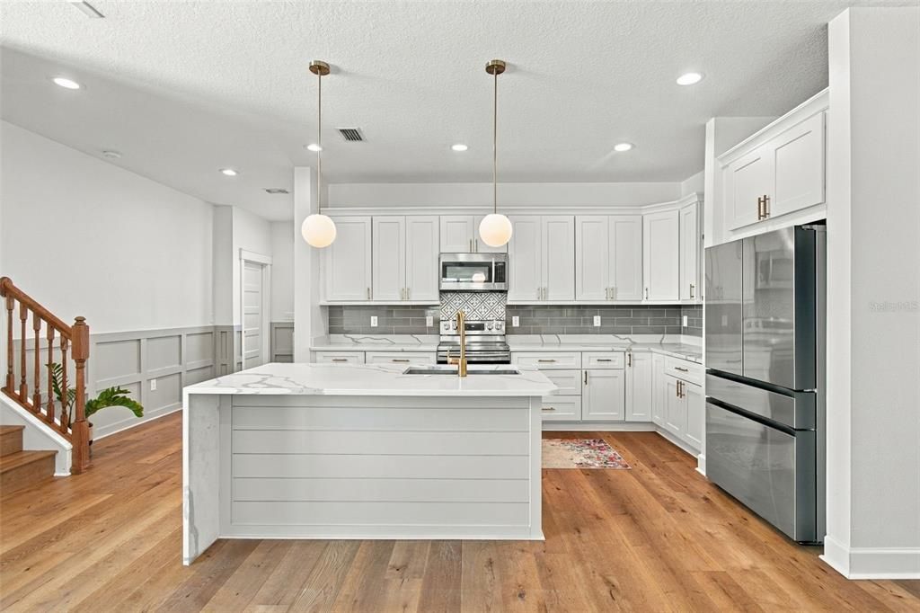 En Venta: $765,000 (4 camas, 3 baños, 2668 Pies cuadrados)