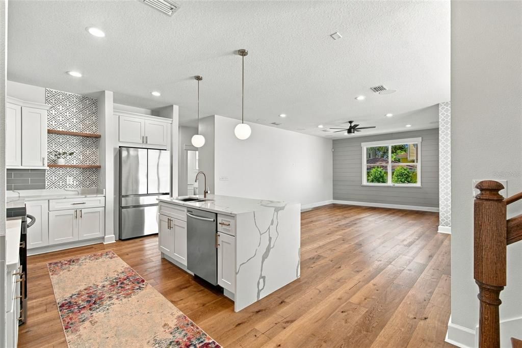 En Venta: $765,000 (4 camas, 3 baños, 2668 Pies cuadrados)