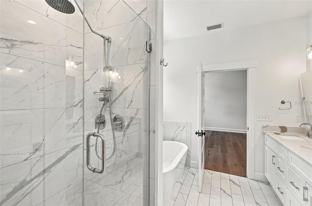 En Venta: $765,000 (4 camas, 3 baños, 2668 Pies cuadrados)