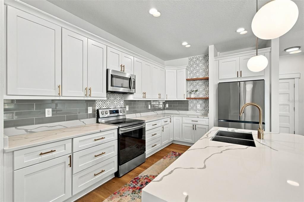 En Venta: $765,000 (4 camas, 3 baños, 2668 Pies cuadrados)
