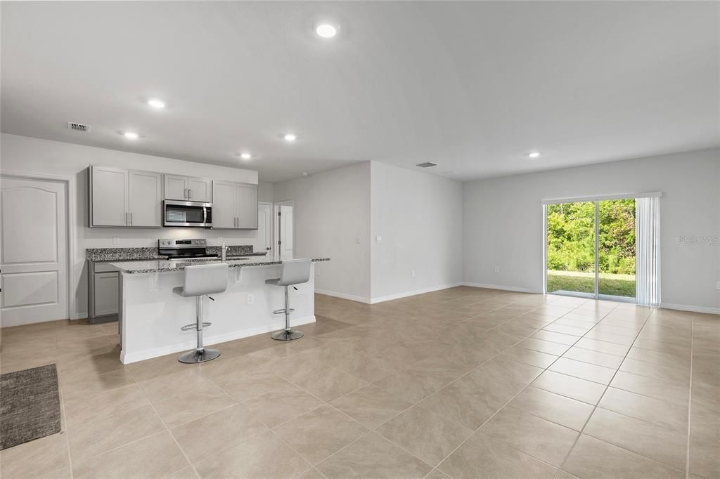 For Rent: $2,490 (5 beds, 3 baths, 2508 Square Feet)