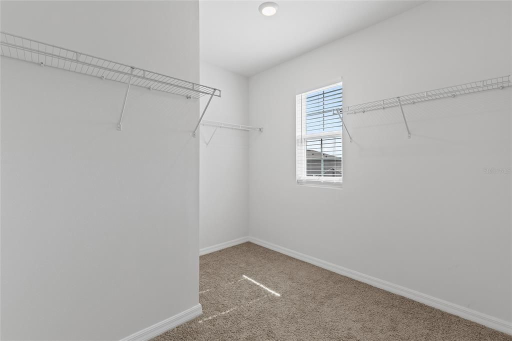 For Rent: $2,490 (5 beds, 3 baths, 2508 Square Feet)