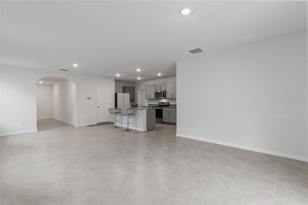 For Rent: $2,490 (5 beds, 3 baths, 2508 Square Feet)