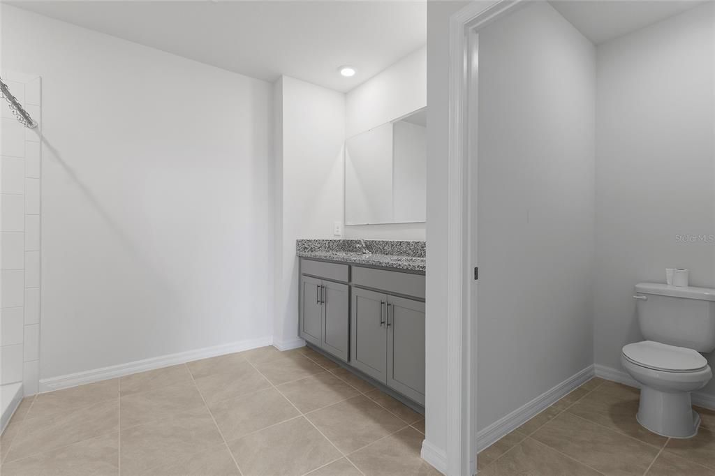 For Rent: $2,490 (5 beds, 3 baths, 2508 Square Feet)