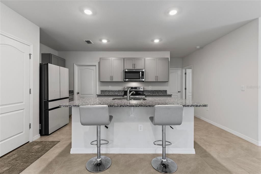 For Rent: $2,490 (5 beds, 3 baths, 2508 Square Feet)