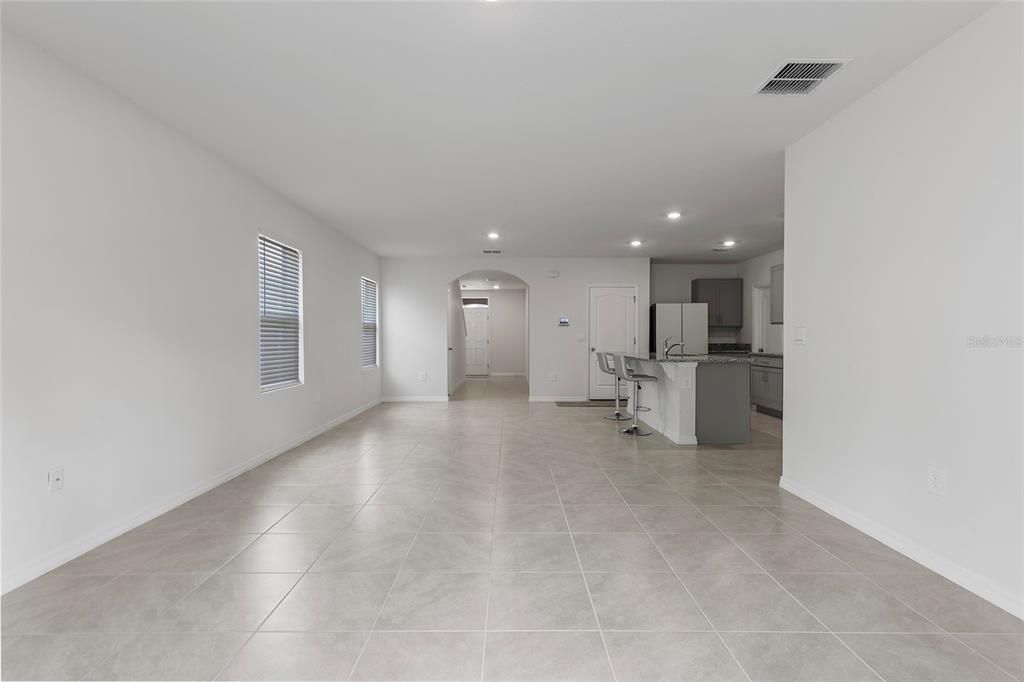 For Rent: $2,490 (5 beds, 3 baths, 2508 Square Feet)