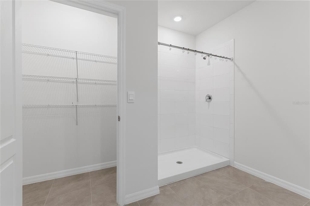 For Rent: $2,490 (5 beds, 3 baths, 2508 Square Feet)