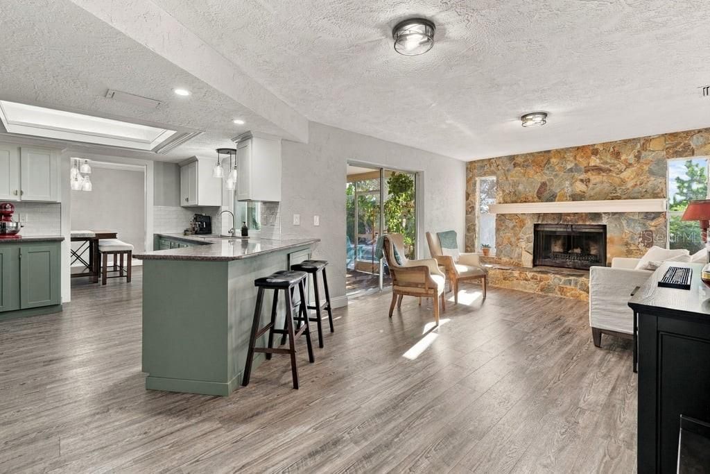 Activo con contrato: $599,000 (3 camas, 2 baños, 1825 Pies cuadrados)