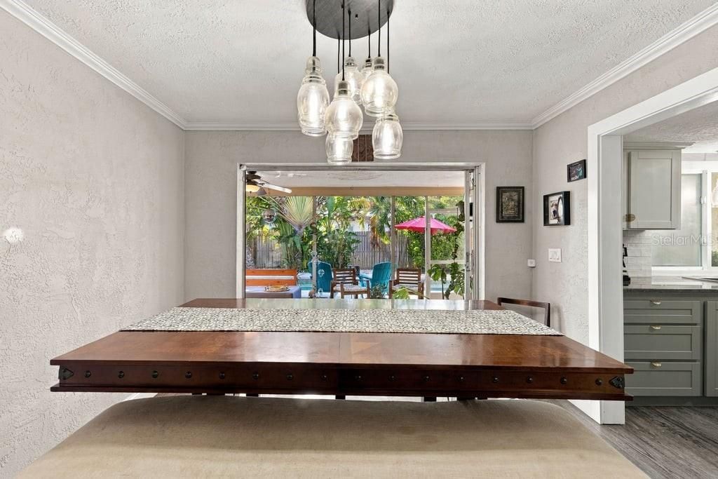 Activo con contrato: $599,000 (3 camas, 2 baños, 1825 Pies cuadrados)