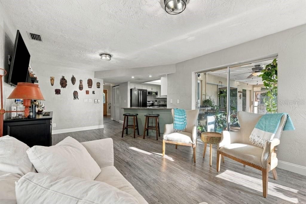 Activo con contrato: $599,000 (3 camas, 2 baños, 1825 Pies cuadrados)