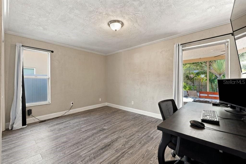 Activo con contrato: $599,000 (3 camas, 2 baños, 1825 Pies cuadrados)